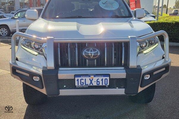 2017 Toyota Prado GXL image 9