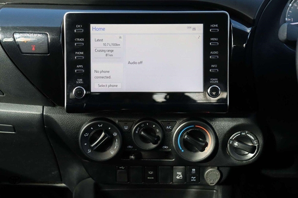 2023 Toyota Hilux 4x4 SR image 17
