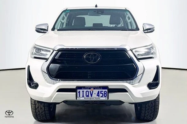 2021 Toyota Hilux SR5 image 2