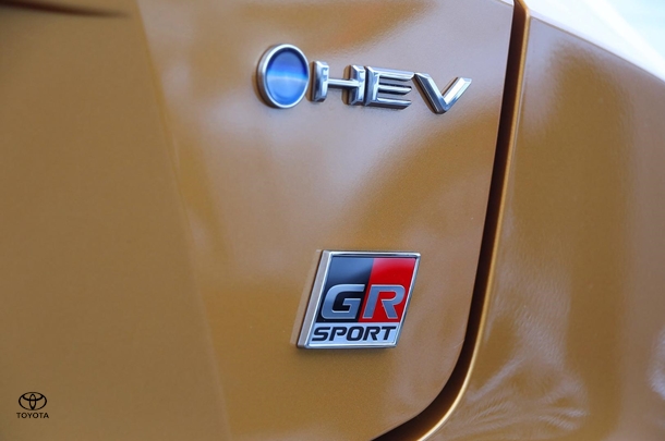 2023 Toyota C-HR Hybrid GR-S image 14