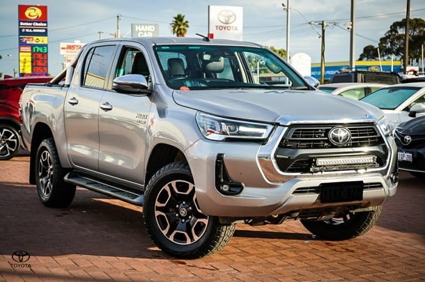 2021 Toyota Hilux 4x4 SR5 image 1