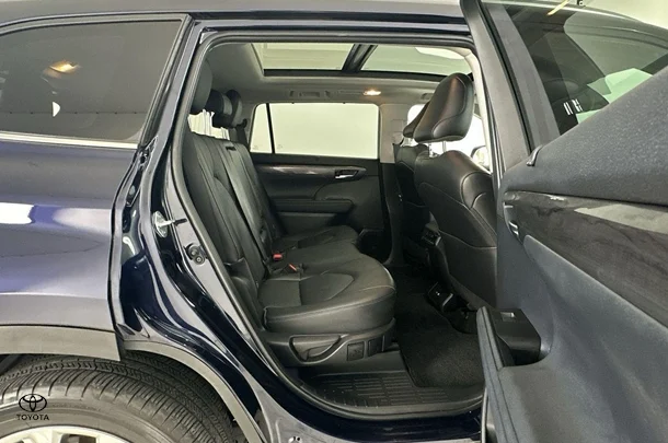 2023 Toyota Kluger 4x2 GRANDE image 18