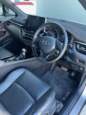 2020 Toyota C-HR Hybrid Koba 2WD image 5