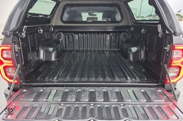 2021 Toyota Hilux SR5 image 9