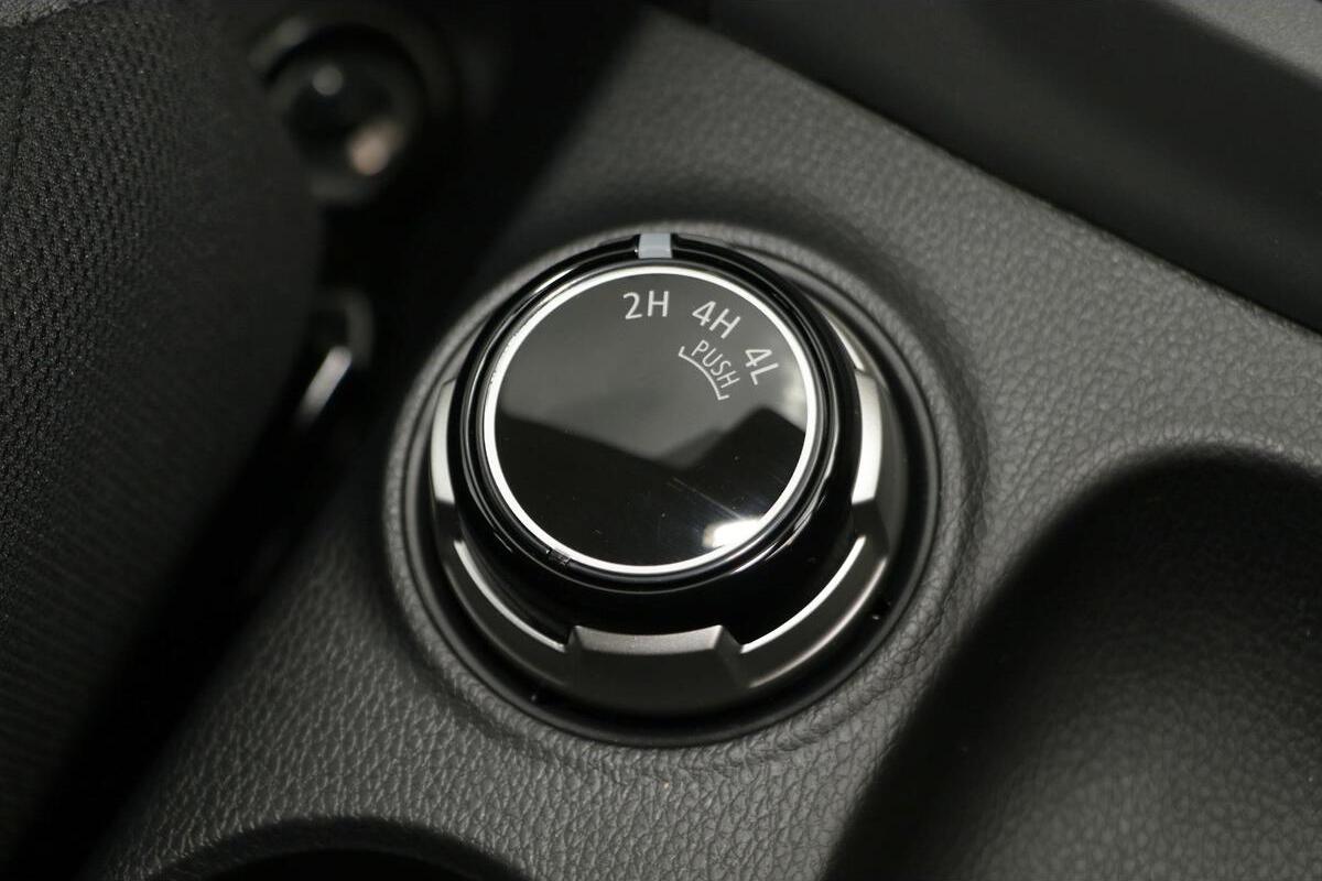 2024 Mitsubishi Triton GLX MR Manual 4x4 MY23 Double Cab image 6