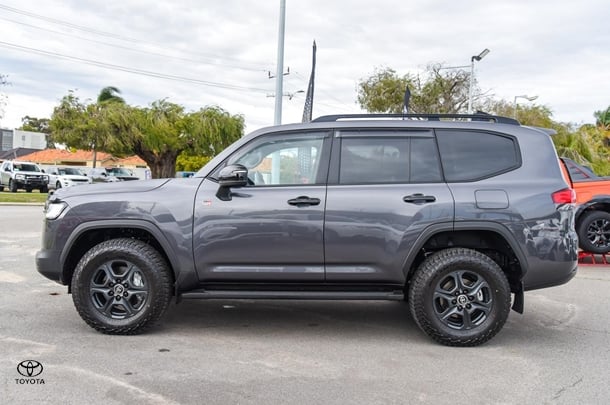 2024 Toyota Landcruiser GR-S image 4