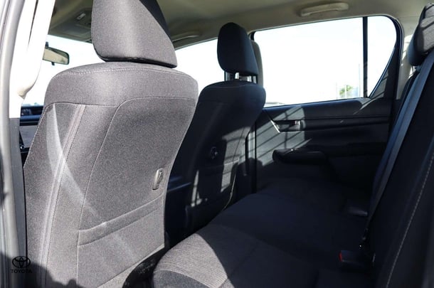 2023 Toyota Hilux 4x4 SR image 25