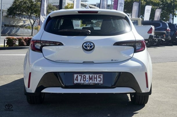2024 Toyota Corolla Hatch Hybrid Ascent Sport image 5