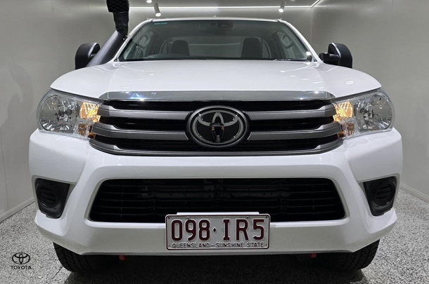 2023 Toyota Hilux SR image 9