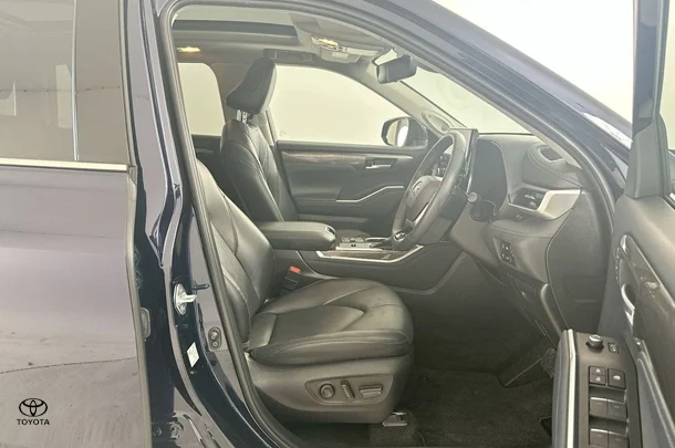 2023 Toyota Kluger 4x2 GRANDE image 16