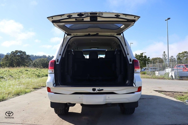 2020 Toyota Landcruiser VX image 12