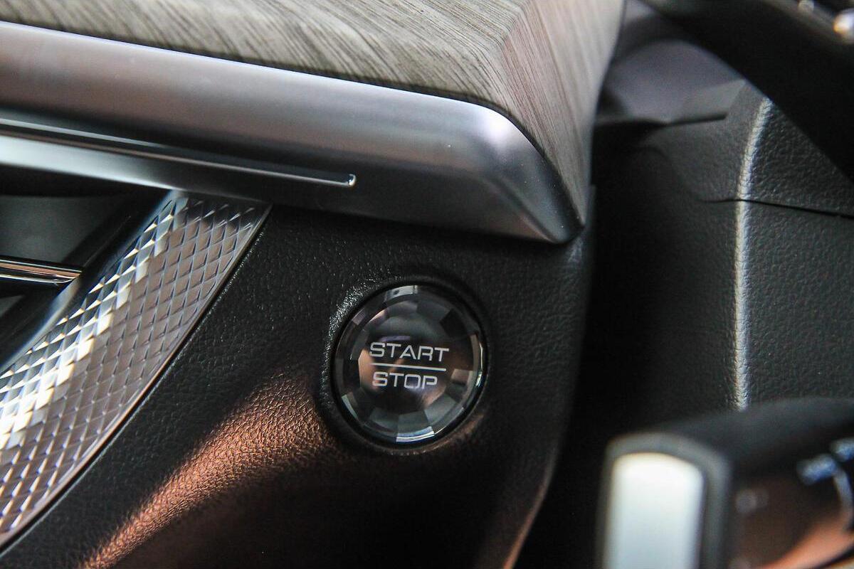 2025 GWM Tank 500 Lux Hybrid Auto 4WD image 13