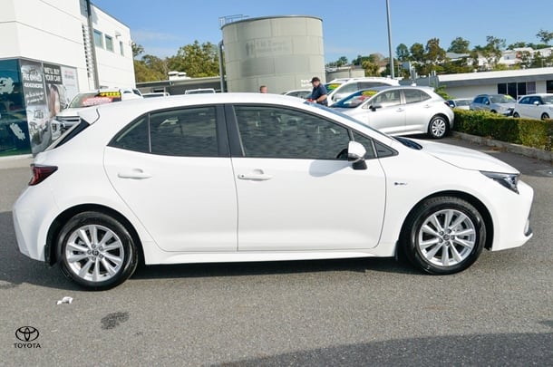 2024 Toyota Corolla Hatch Hybrid Ascent Sport image 5