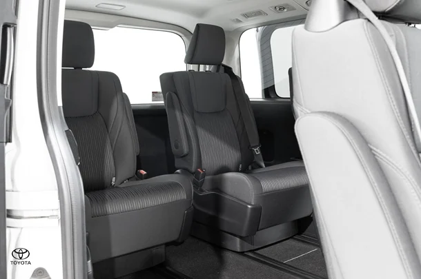 2022 Toyota Granvia Standard image 17