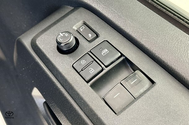 2021 Toyota Hiace LWB image 13
