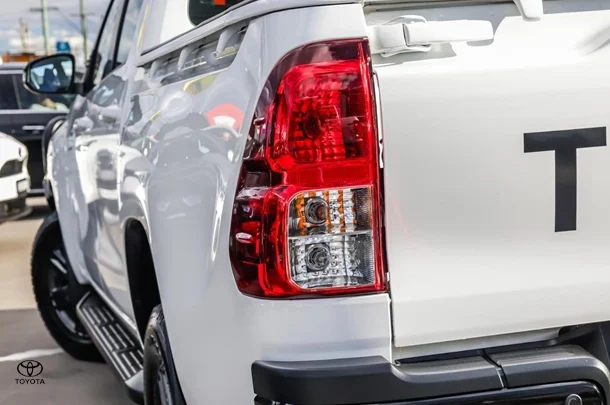 2024 Toyota HILUX SR image 14