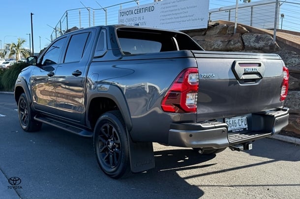 2022 Toyota Hilux Rogue image 4