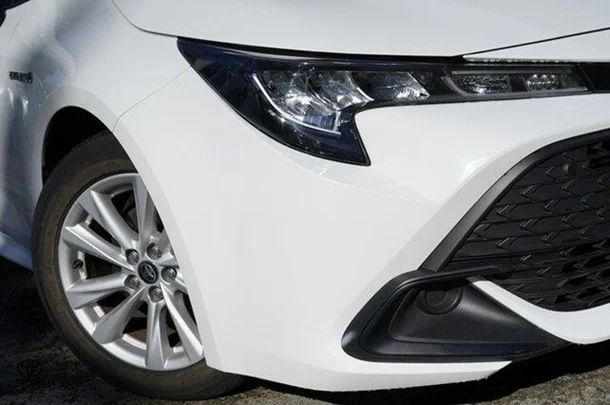 2023 Toyota Corolla Hatch Hybrid Ascent Sport image 2