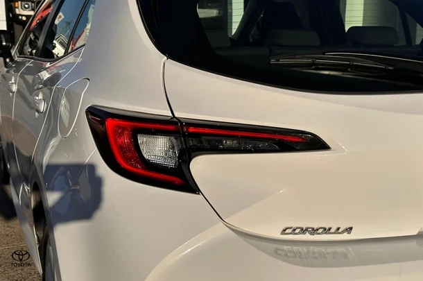 2023 Toyota Corolla Hatch Hybrid Ascent Sport image 9