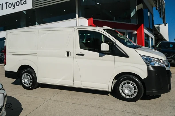 2022 Toyota HIACE LWB image 3