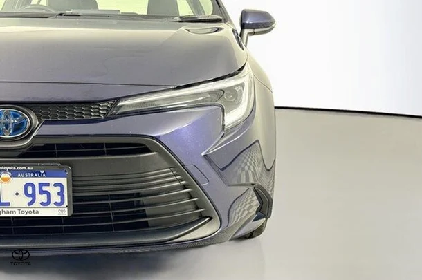 2023 Toyota Corolla Sedan Hybrid Ascent Sport image 3