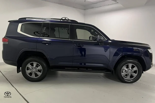 2022 Toyota Landcruiser VX image 4