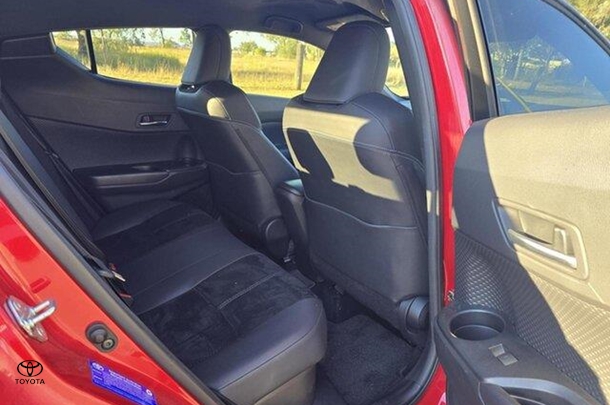 2021 Toyota C-HR Hybrid GR-S image 14