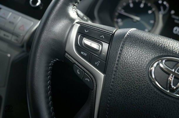 2021 Toyota Prado GXL image 15