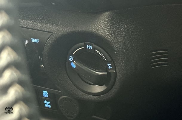 2022 Toyota Hilux SR5 image 32