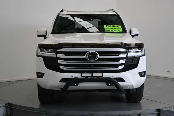 2022 Toyota Landcruiser VX image 2