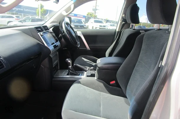 2019 Toyota Prado GXL image 9