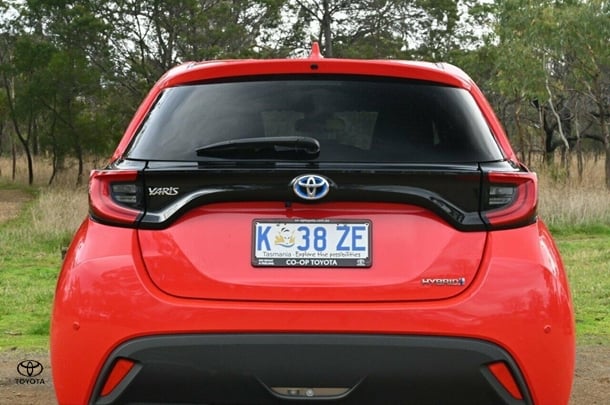 2021 Toyota Yaris HB Hybrid SX image 8