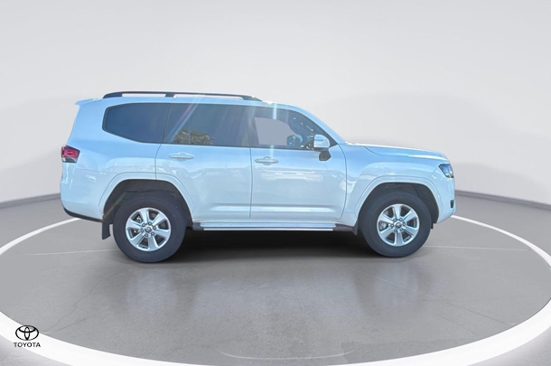 2022 Toyota Landcruiser GXL image 9