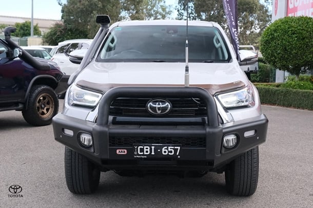 2022 Toyota Hilux SR5 image 3