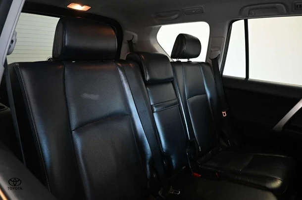 2020 Toyota Prado GXL image 19