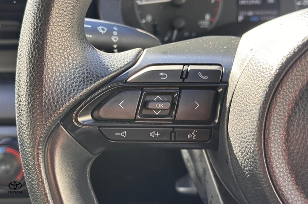 2022 Toyota Yaris Ascent Sport image 17