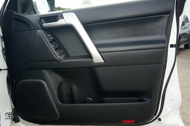 2021 Toyota Prado VX image 22