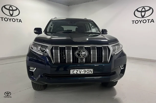 2023 Toyota Prado VX image 2