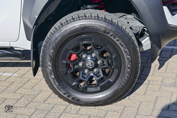2023 Toyota HILUX GR-S image 16