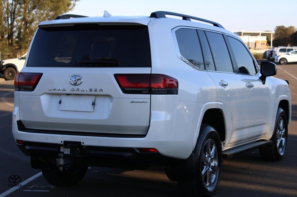 2023 Toyota Landcruiser Sahara image 9