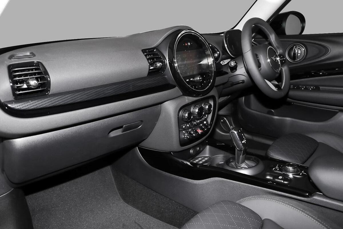 2024 MINI Clubman Cooper S Classic Auto image 7