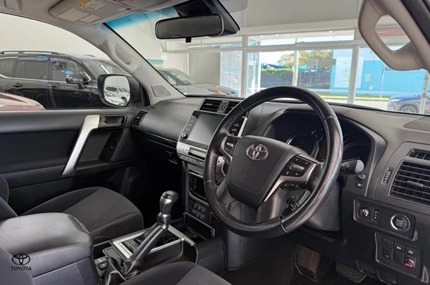 2022 Toyota Prado GXL image 19