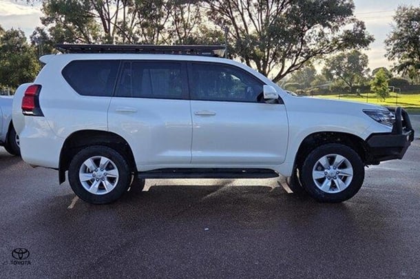 2021 Toyota Prado GXL image 2