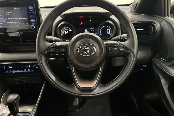 2023 Toyota Yaris Hybrid SX image 15