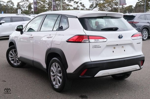 2023 Toyota Corolla Cross Hybrid GX image 2