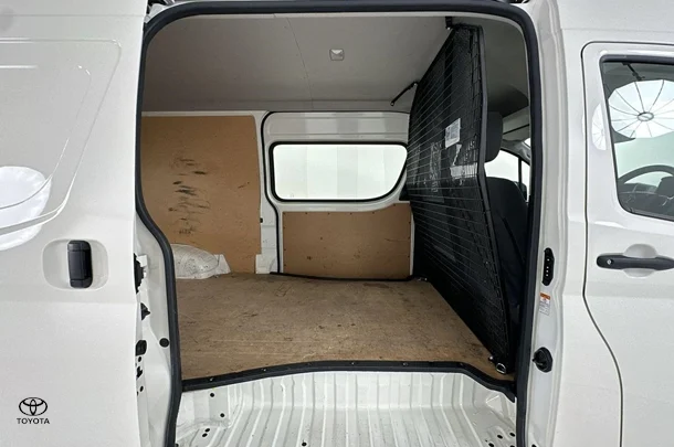 2022 Toyota Hiace SLWB image 16