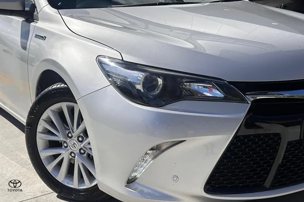 2017 Toyota Camry Hybrid Hybrid Atara SL image 2