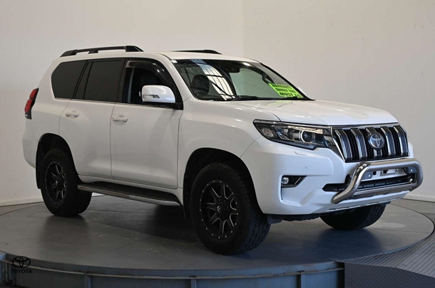 2019 Toyota Prado VX image 3