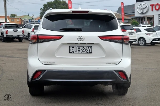 2021 Toyota KLUGER AWD GRANDE image 5