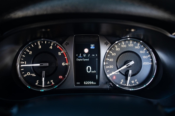 2021 Toyota HILUX SR5 image 13